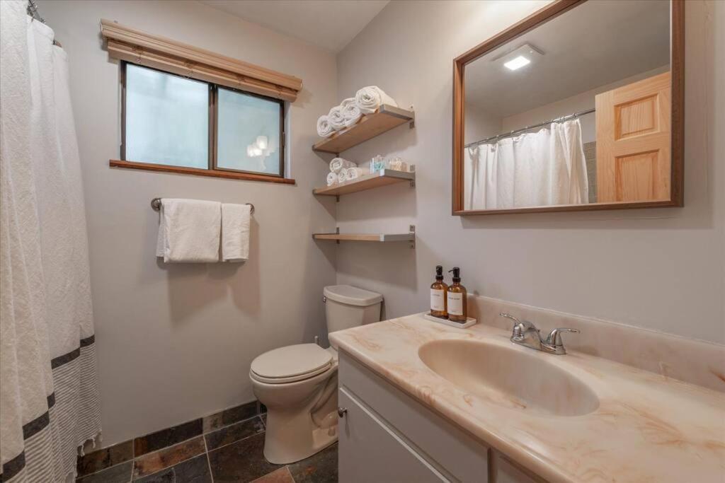 Cozy Pet-Friendly Cabin W Fenced-In Yard Close To Slopes Beach Town Carnelian Bay Eksteriør billede